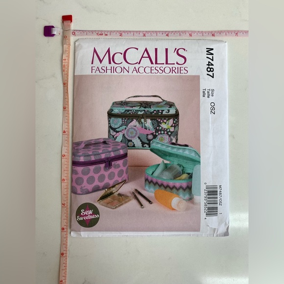 3/$30 BUNDLE&SAVE ✨ McCall’s Patterns Travel Cases in Three Sizes Sewing Pattern - Picture 3 of 9